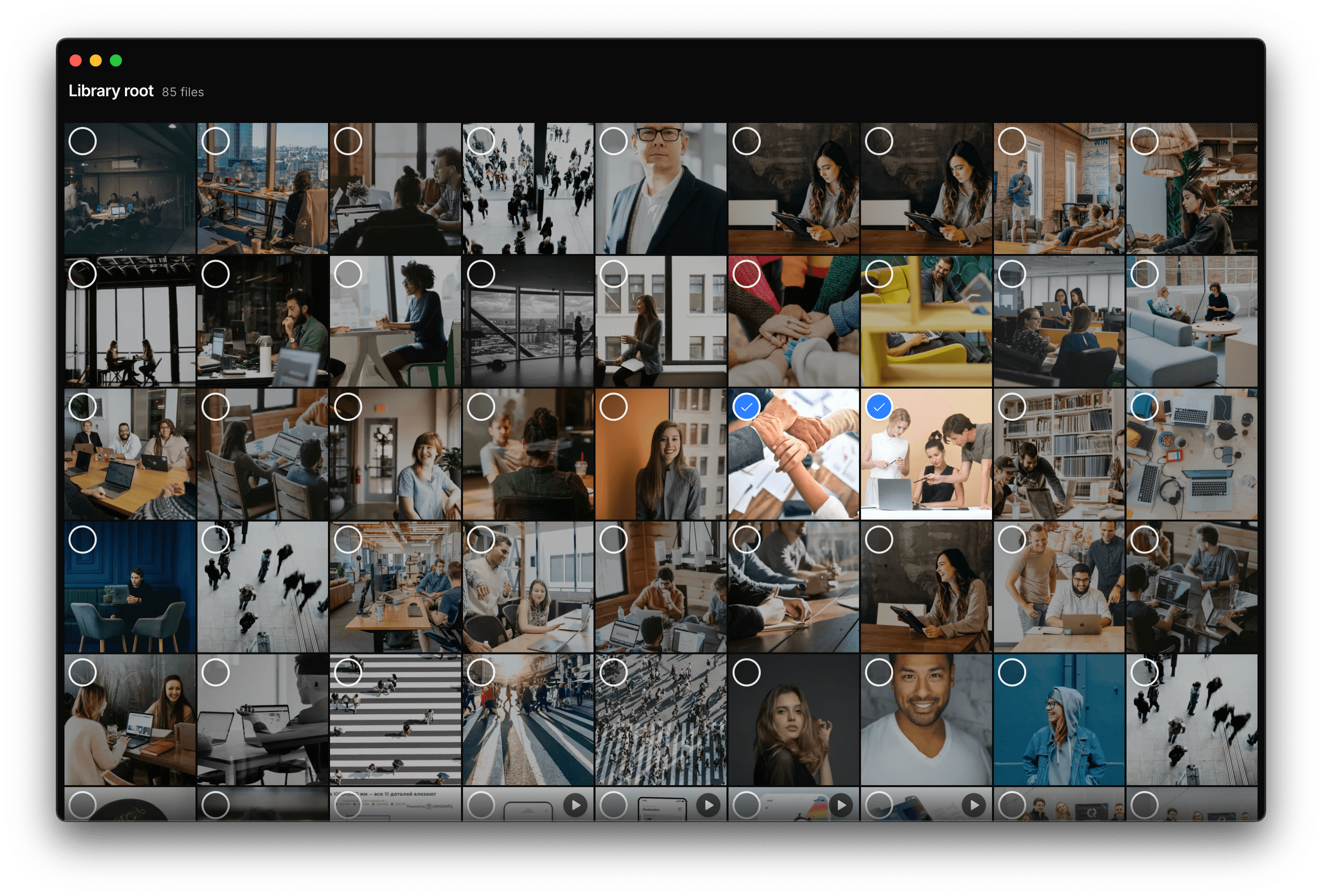 PhotoView grid in selection mode with checkbox overlays on tiles